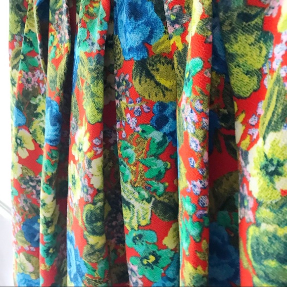 SOLD! 🌺 Sz M Sugar Lips Floral Skirt - Picture 4 of 7